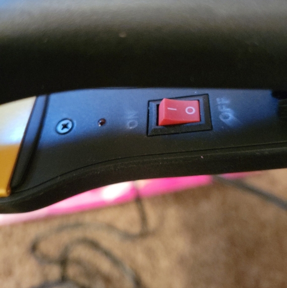 Hot Beauty Black Ceramic Flat Iron - Picture 4 of 6